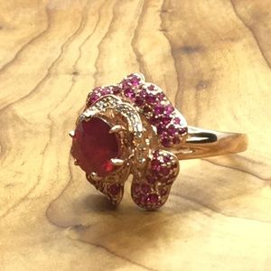 GOLD ROSE RING RED RUBY AND DIAMONDS